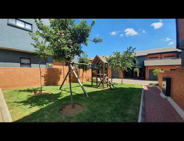 2 BEDROOM TOWNHOUSE FOR SALE IN MONTANA